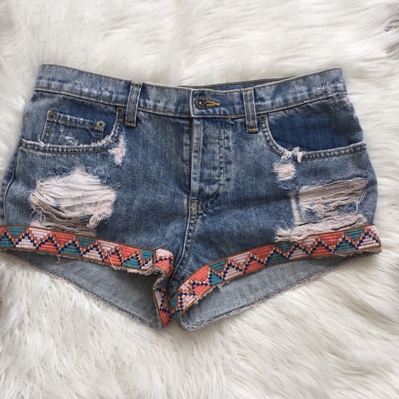 LF Stores Carmar Embroidered Denim Shorts - Picture 4 of 8